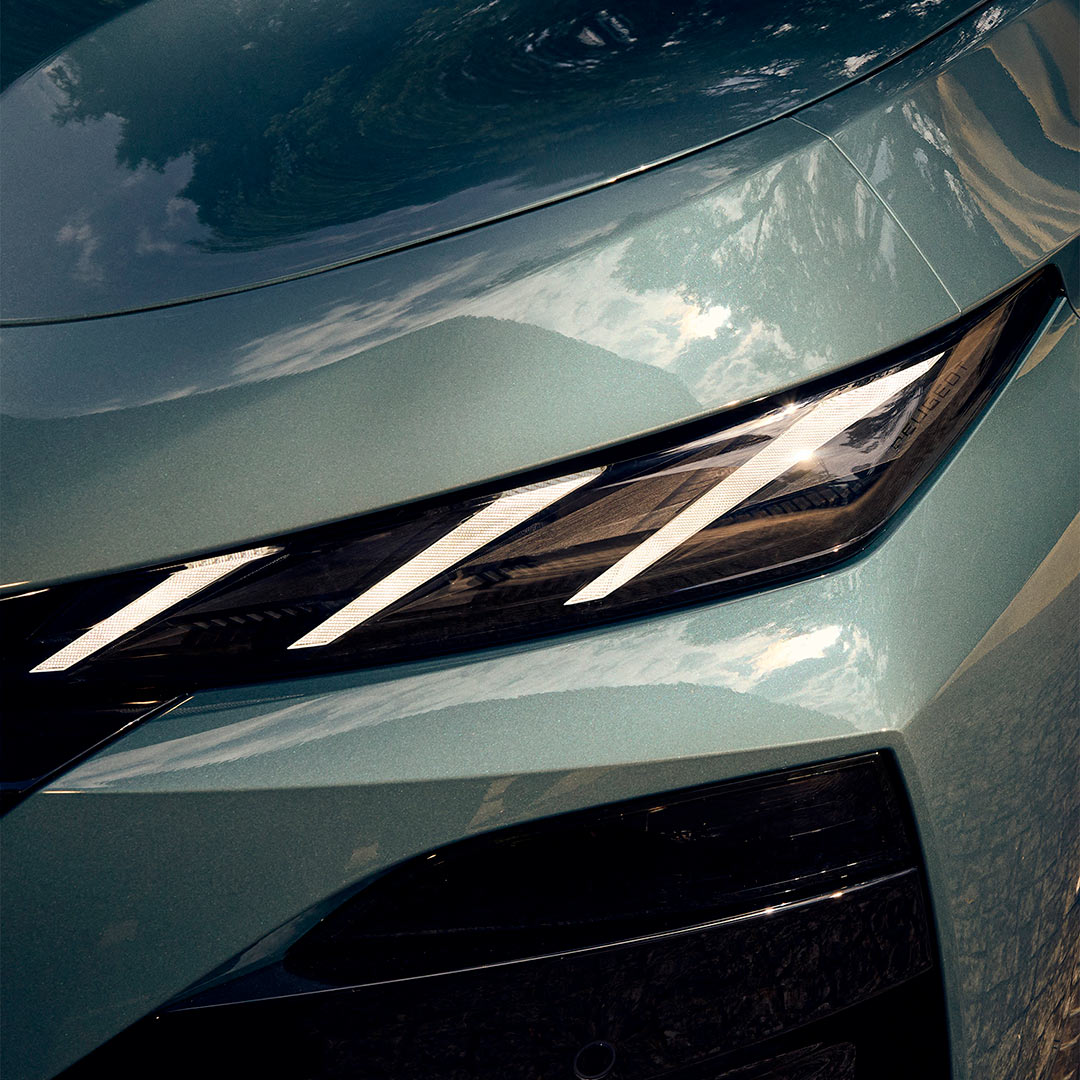 New PEUGEOT E-308 SW headlights