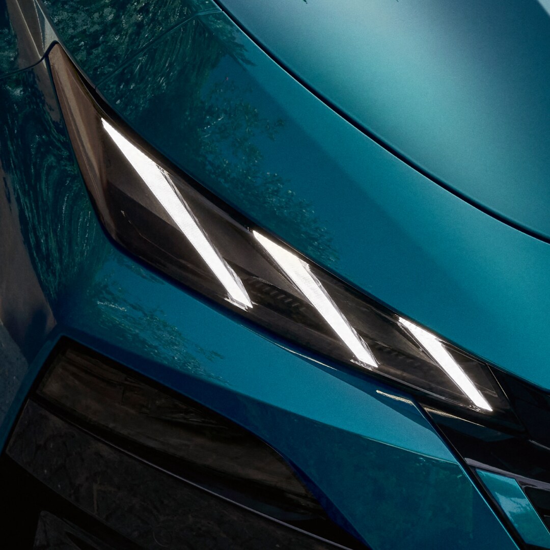 Nouvelle PEUGEOT E-308 emblême illuminé